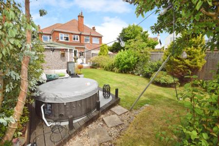 4 bedroom Semi-detached house for sale in Brancaster Drive, Skegness, PE25