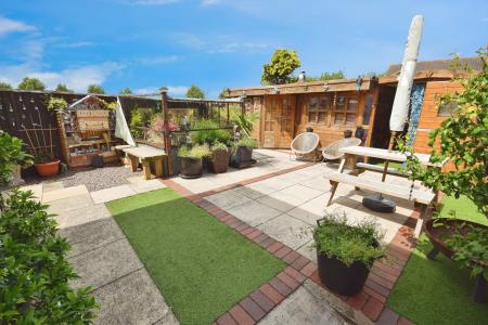 5 bedroom Semi-detached house for sale in Richmond Drive, Skegness, PE25