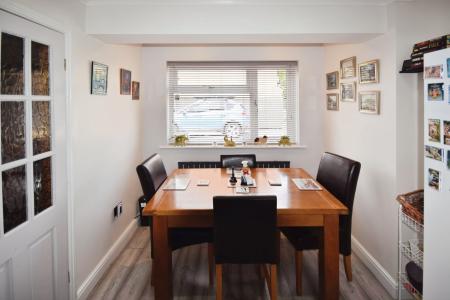 5 bedroom Semi-detached house for sale in Richmond Drive, Skegness, PE25