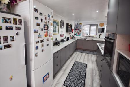 5 bedroom Semi-detached house for sale in Richmond Drive, Skegness, PE25