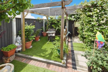 5 bedroom Semi-detached house for sale in Richmond Drive, Skegness, PE25