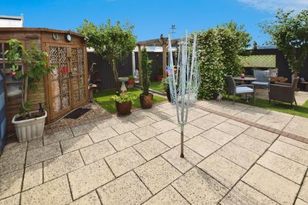 5 bedroom Semi-detached house for sale in Richmond Drive, Skegness, PE25