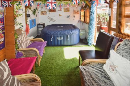 5 bedroom Semi-detached house for sale in Richmond Drive, Skegness, PE25