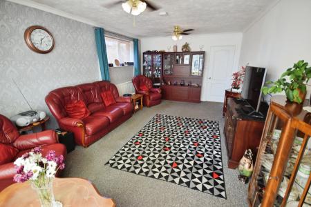 3 bedroom Detached bungalow for sale in West End, Hogsthorpe, PE24