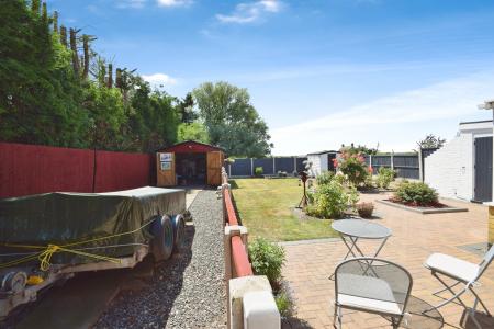 3 bedroom Detached bungalow for sale in West End, Hogsthorpe, PE24