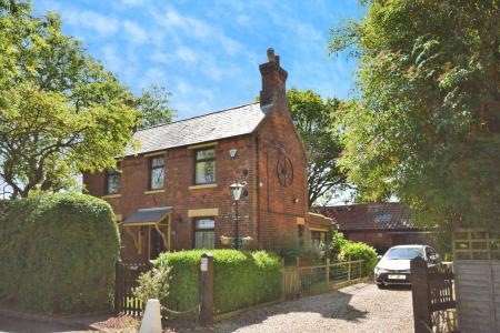 2 bedroom Detached house for sale in Croft Lane, Croft, PE24