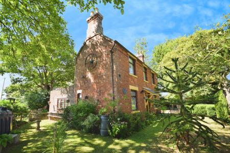 2 bedroom Detached house for sale in Croft Lane, Croft, PE24