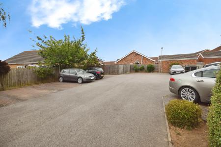 2 bedroom Flat for sale in Belton Park Road, Skegness, PE25