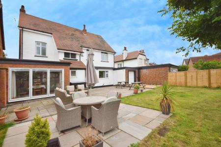 5 bedroom Detached house for sale in Drummond Road, Skegness, PE25