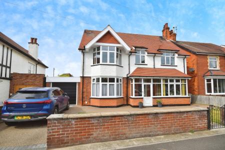 5 bedroom Detached house for sale in Drummond Road, Skegness, PE25