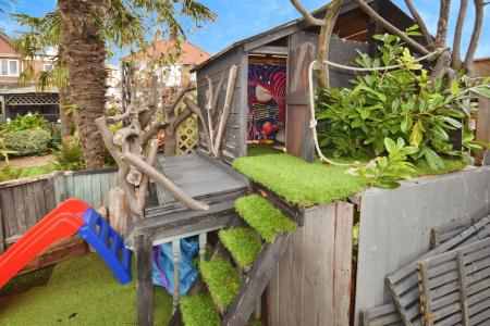 4 bedroom Semi-detached house for sale in Dormy Avenue, Winthorpe, PE25