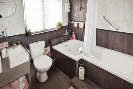 4 bedroom Semi-detached house for sale in Dormy Avenue, Winthorpe, PE25