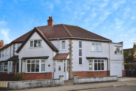 5 bedroom Semi-detached house for sale in Drummond Road, Skegness, PE25