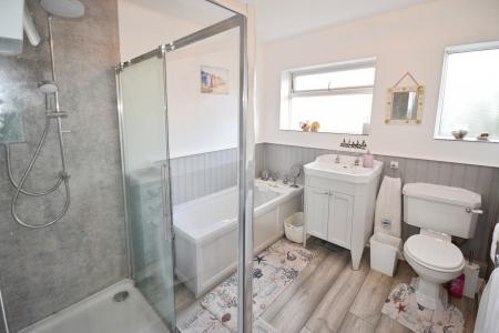 5 bedroom Semi-detached house for sale in Drummond Road, Skegness, PE25