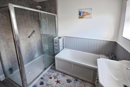 5 bedroom Semi-detached house for sale in Drummond Road, Skegness, PE25