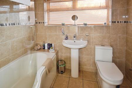4 bedroom Detached house for sale in Park Avenue, Skegness, PE25