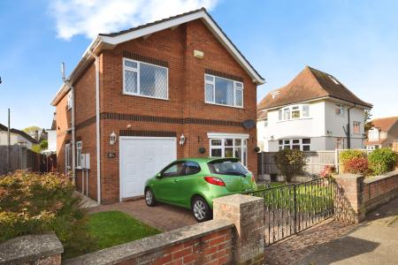 4 bedroom Detached house for sale in Park Avenue, Skegness, PE25