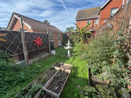 2 bedroom Flat for sale in Lumley Avenue, Skegness, PE25