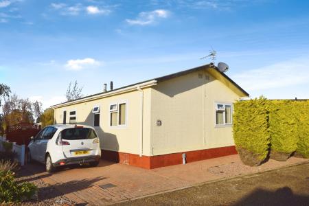 2 bedroom Park home for sale in Kingfisher Drive, Skegness, PE25