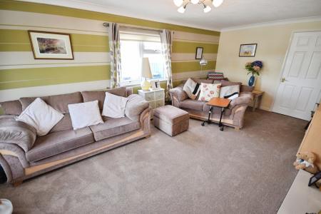 2 bedroom Park home for sale in Kingfisher Drive, Skegness, PE25