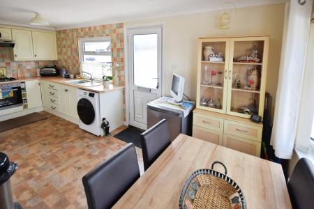 2 bedroom Park home for sale in Kingfisher Drive, Skegness, PE25