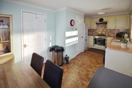 2 bedroom Park home for sale in Kingfisher Drive, Skegness, PE25