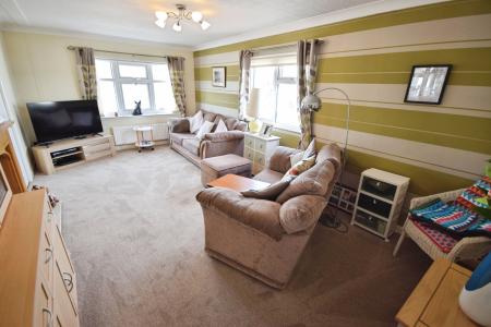 2 bedroom Park home for sale in Kingfisher Drive, Skegness, PE25