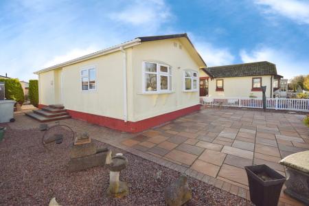 2 bedroom Park home for sale in Kingfisher Drive, Skegness, PE25