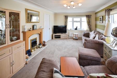2 bedroom Park home for sale in Kingfisher Drive, Skegness, PE25