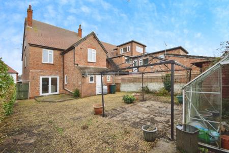 6 bedroom Detached house for sale in Sandbeck Avenue, Skegness, PE25
