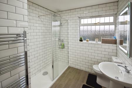 4 bedroom Bungalow for sale in Wainfleet Road, Irby In The Marsh, PE24