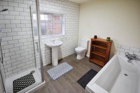 4 bedroom Bungalow for sale in Wainfleet Road, Irby In The Marsh, PE24