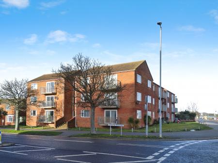 2 bedroom Flat for sale in North Parade, Skegness, PE25