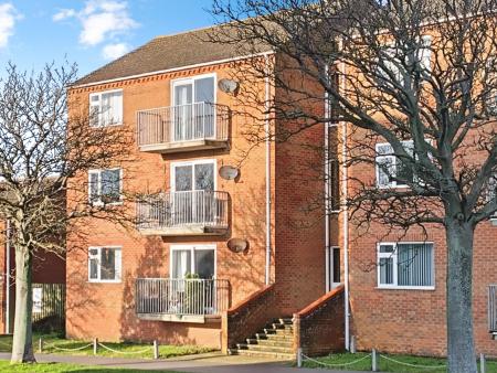 2 bedroom Flat for sale in North Parade, Skegness, PE25