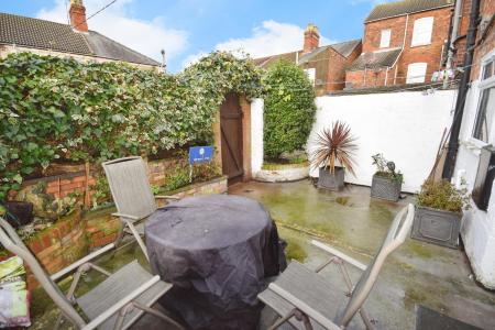 4 bedroom Terraced House for sale in Robin Hood Road, Skegness, PE25