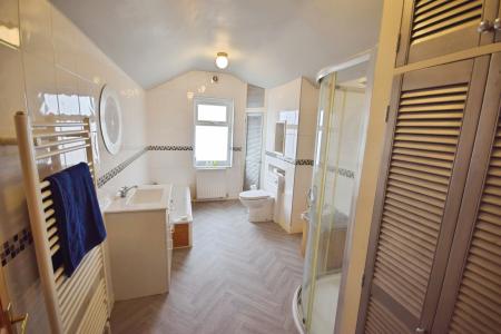 4 bedroom Terraced House for sale in Robin Hood Road, Skegness, PE25