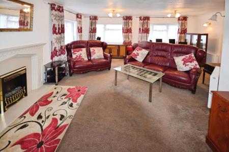 2 bedroom Park home for sale in Aylesbury Drive, Skegness, PE25