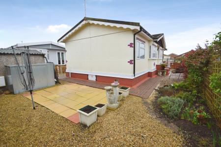 2 bedroom Park home for sale in Aylesbury Drive, Skegness, PE25