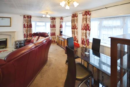 2 bedroom Park home for sale in Aylesbury Drive, Skegness, PE25