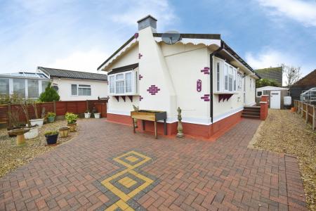 2 bedroom Park home for sale in Aylesbury Drive, Skegness, PE25