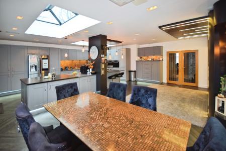 4 bedroom Detached house for sale in Scarbrough Avenue, Skegness, PE25