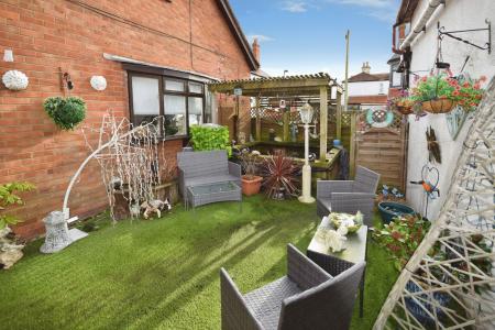 8 bedroom Guest House for sale in 103 Drummond Road, Skegness, PE25