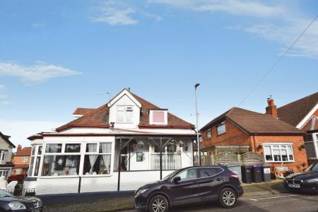 8 bedroom Guest House for sale in 103 Drummond Road, Skegness, PE25