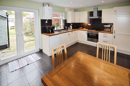 2 bedroom Terraced House for sale in High Street, Burgh Le Marsh, PE24