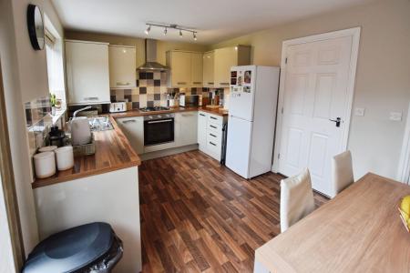 3 bedroom End of terrace house for sale in Belton Park Road, Skegness, PE25