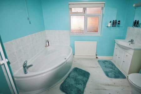 3 bedroom Bungalow for sale in Low Road, Friskney, PE22
