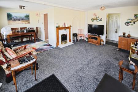 2 bedroom Park home for sale in Kingfisher Drive, Skegness, PE25