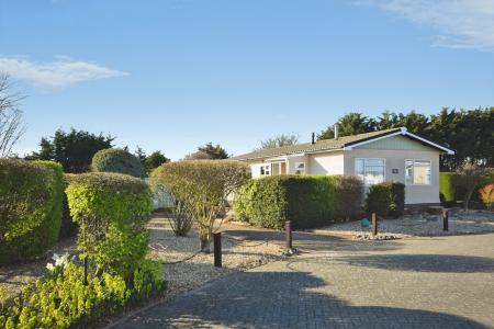 2 bedroom Park home for sale in Kingfisher Drive, Skegness, PE25