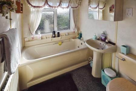 2 bedroom Park home for sale in Kingfisher Drive, Skegness, PE25