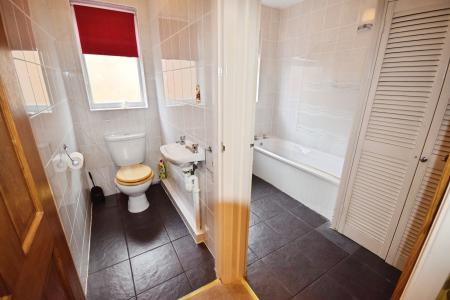 2 bedroom Bungalow for sale in Dormy Avenue, Skegness, PE25